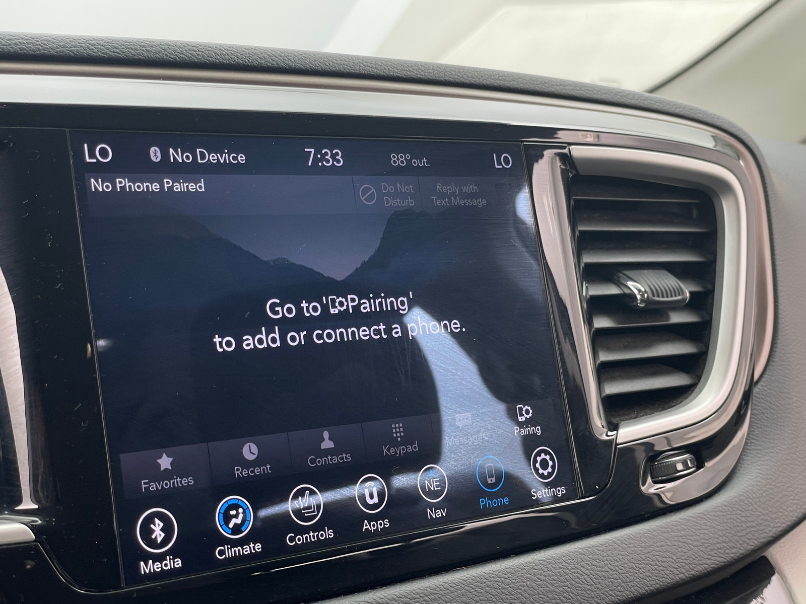 Thumbnail: 2018 Chrysler Pacifica - 3