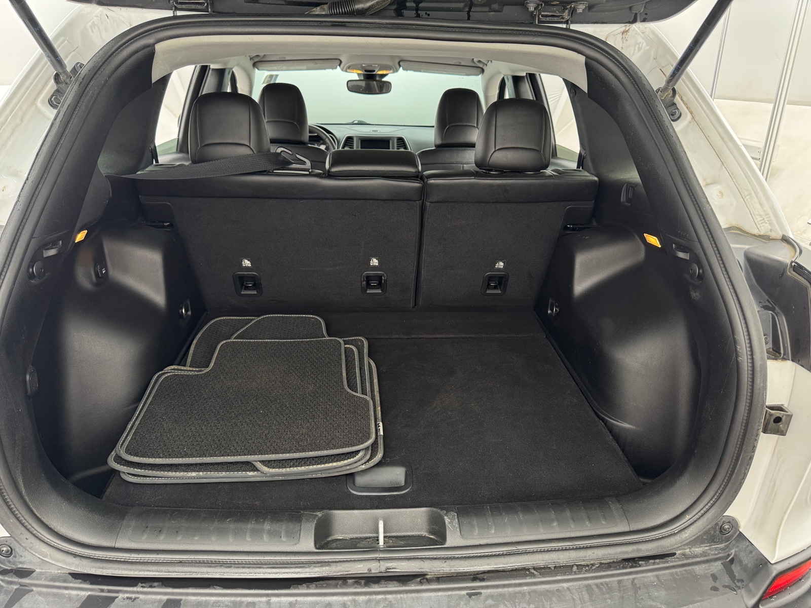 Thumbnail: 2022 Jeep Cherokee - 7