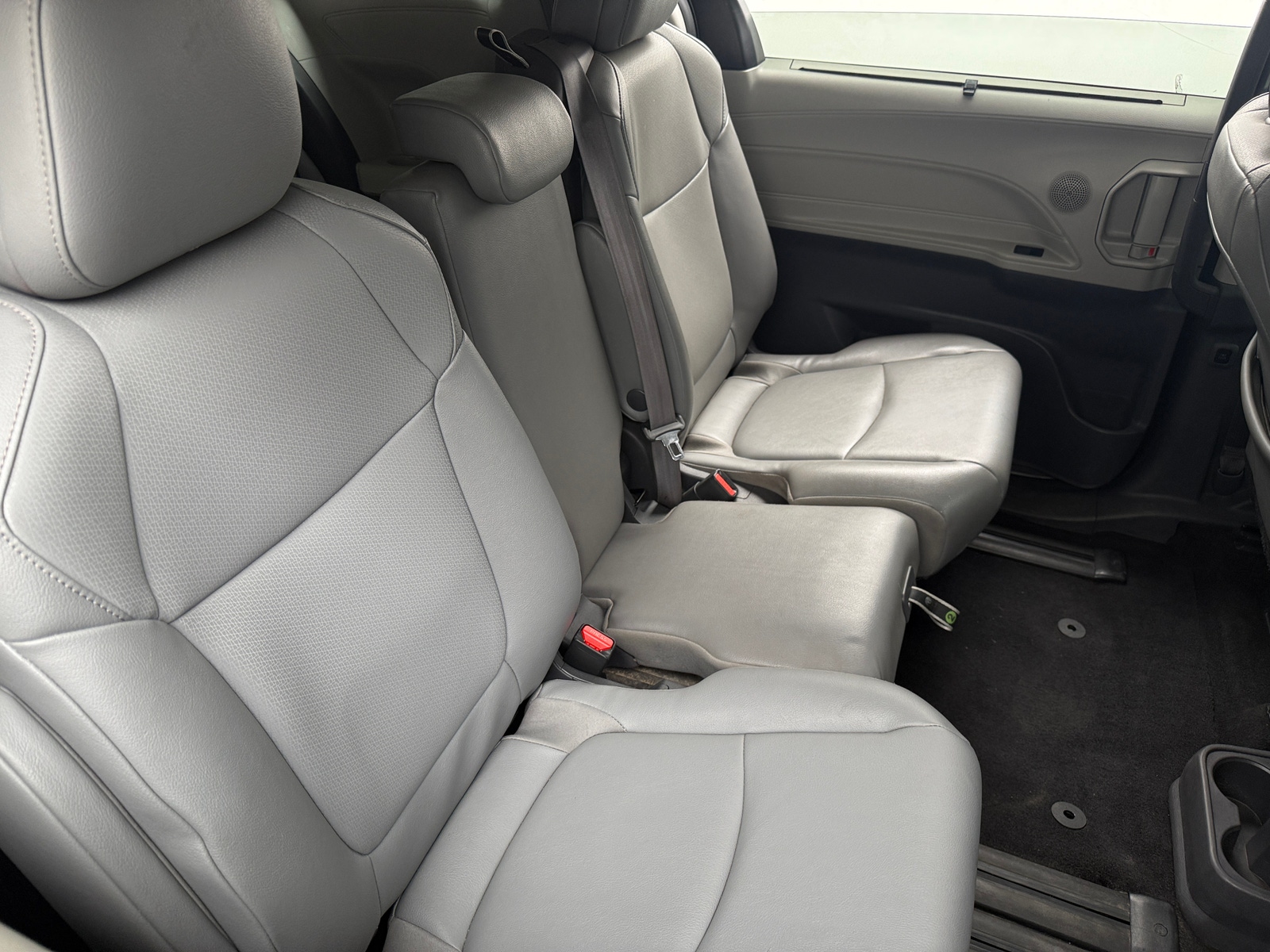 Thumbnail: 2021 Toyota Sienna - 6