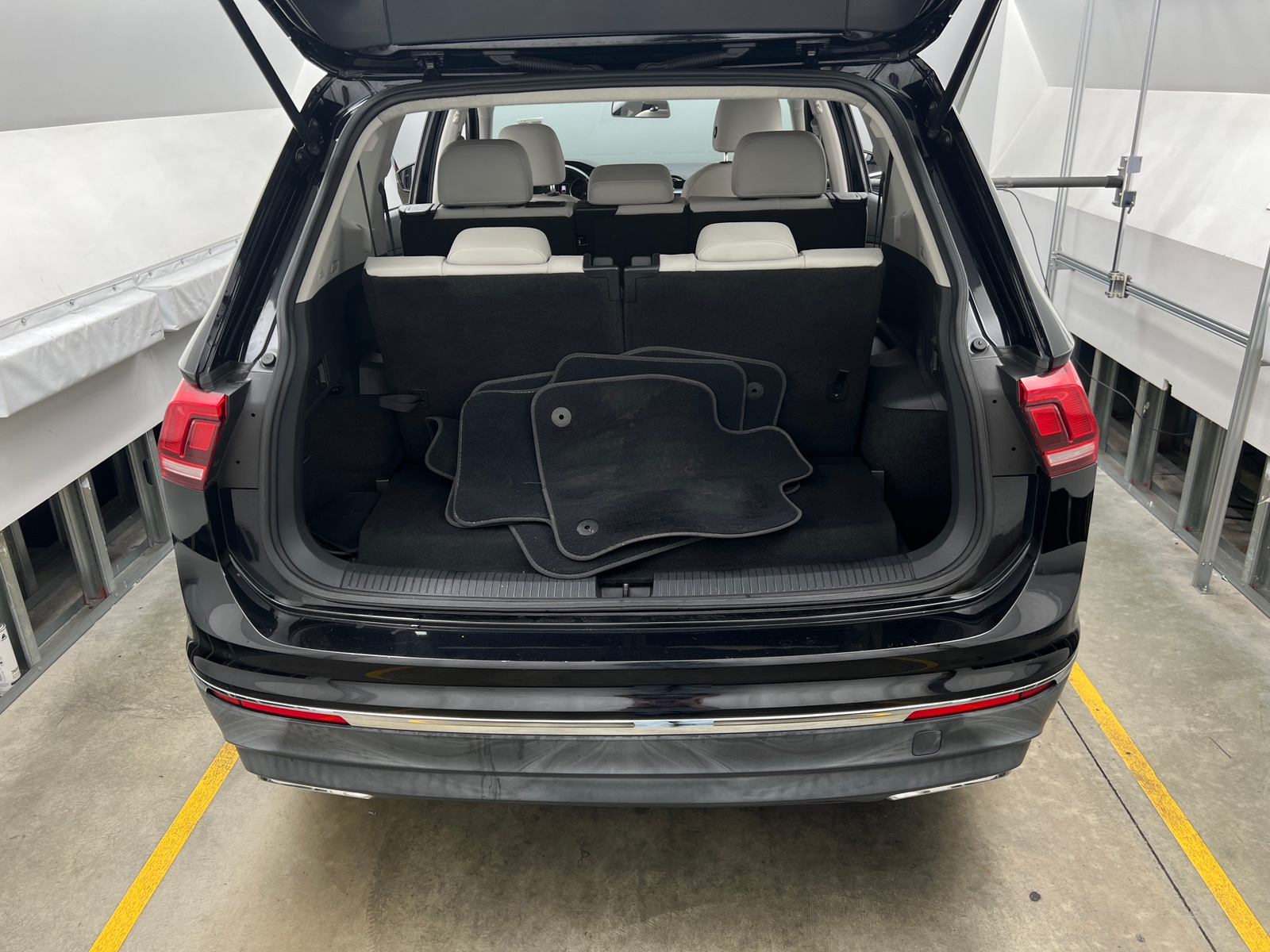 Thumbnail: 2018 Volkswagen Tiguan - 7