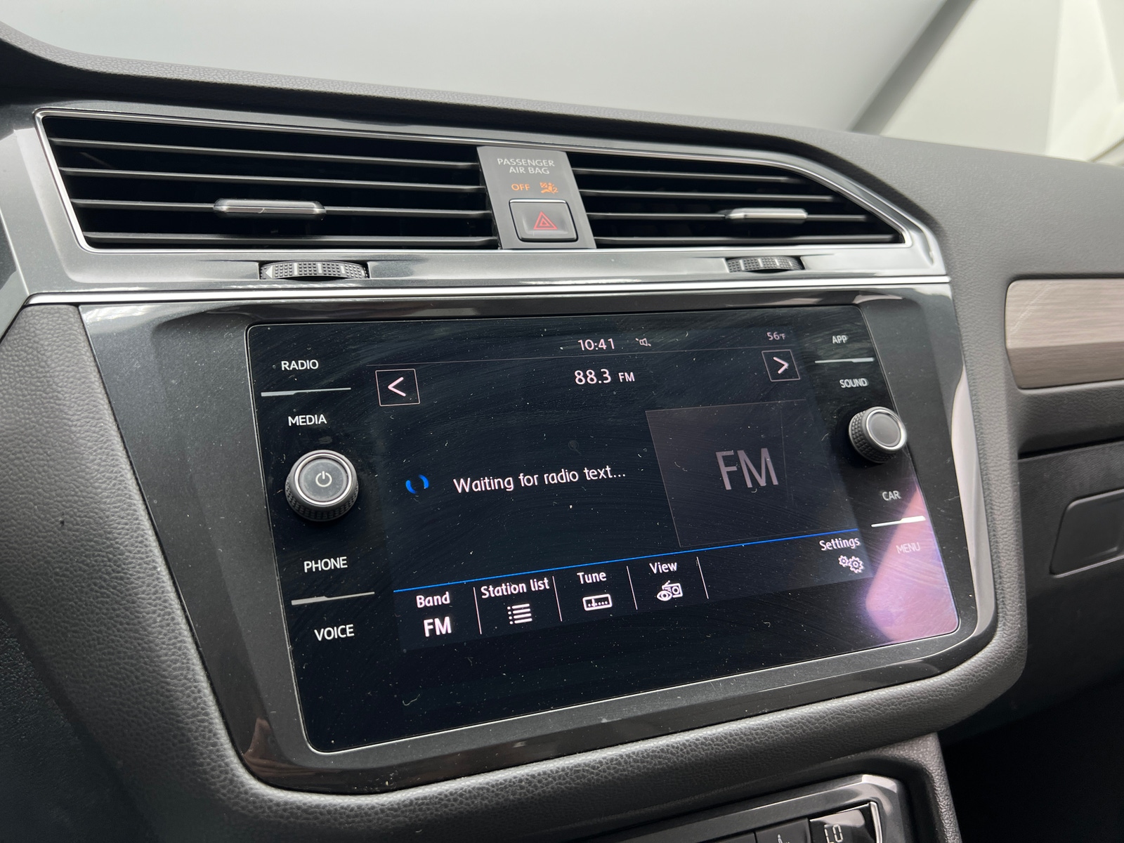 Thumbnail: 2018 Volkswagen Tiguan - 4
