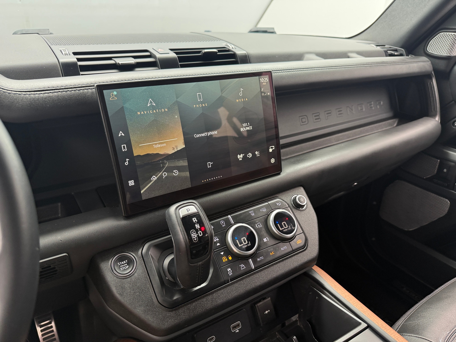 Thumbnail: 2023 Land Rover Defender - 3