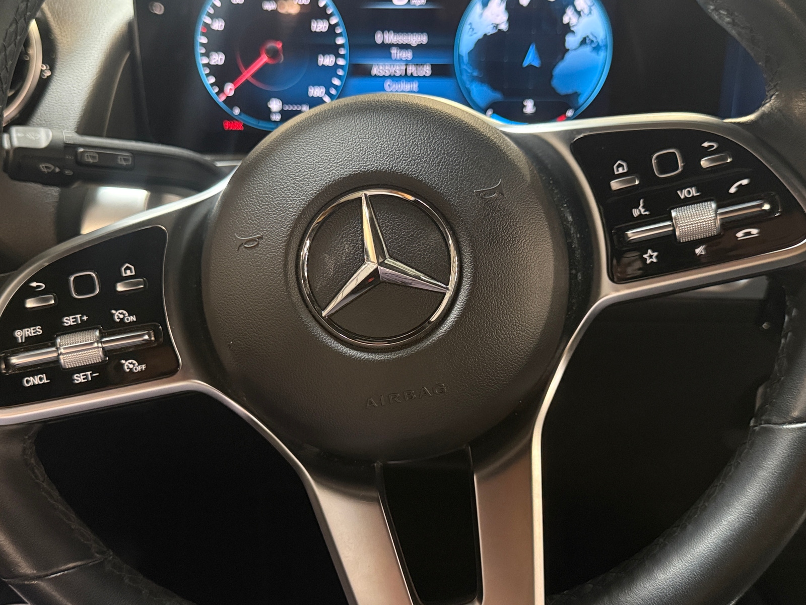 Thumbnail: 2023 Mercedes-Benz GLB - 4