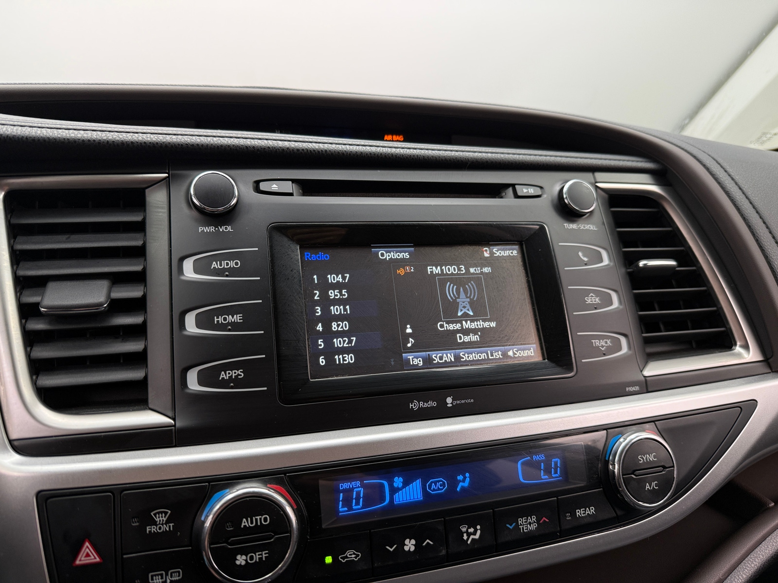 Thumbnail: 2015 Toyota Highlander - 4