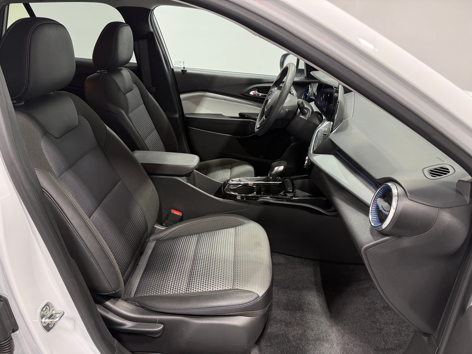 Thumbnail: 2025 Chevrolet Trax - 2