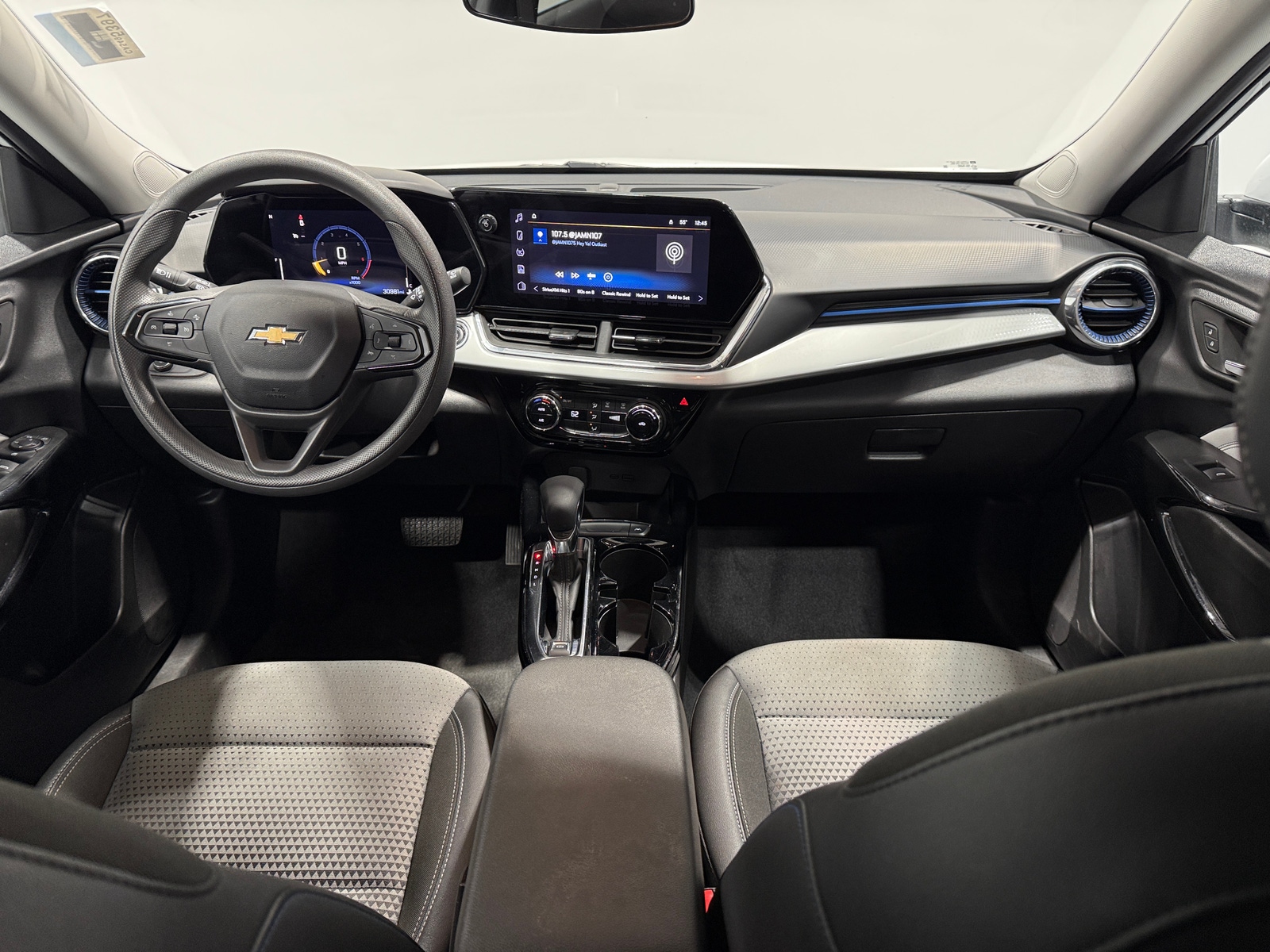 Thumbnail: 2025 Chevrolet Trax - 3
