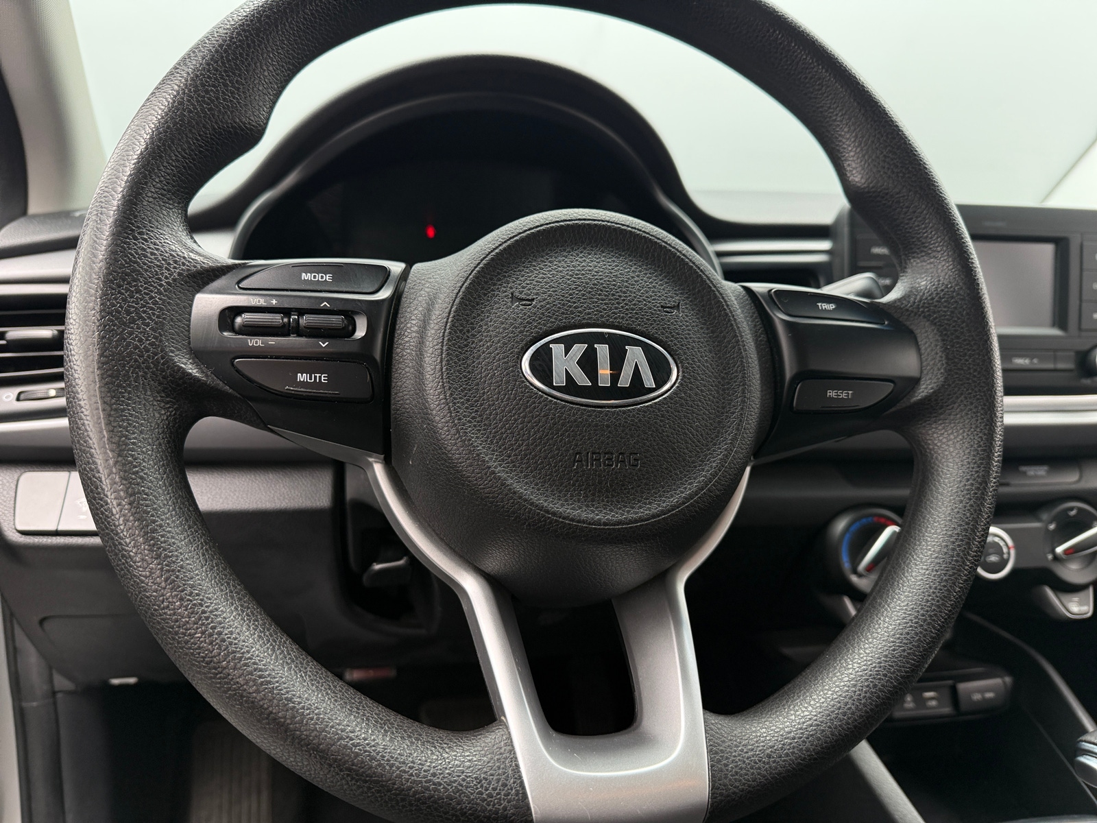 Thumbnail: 2018 Kia Rio - 5