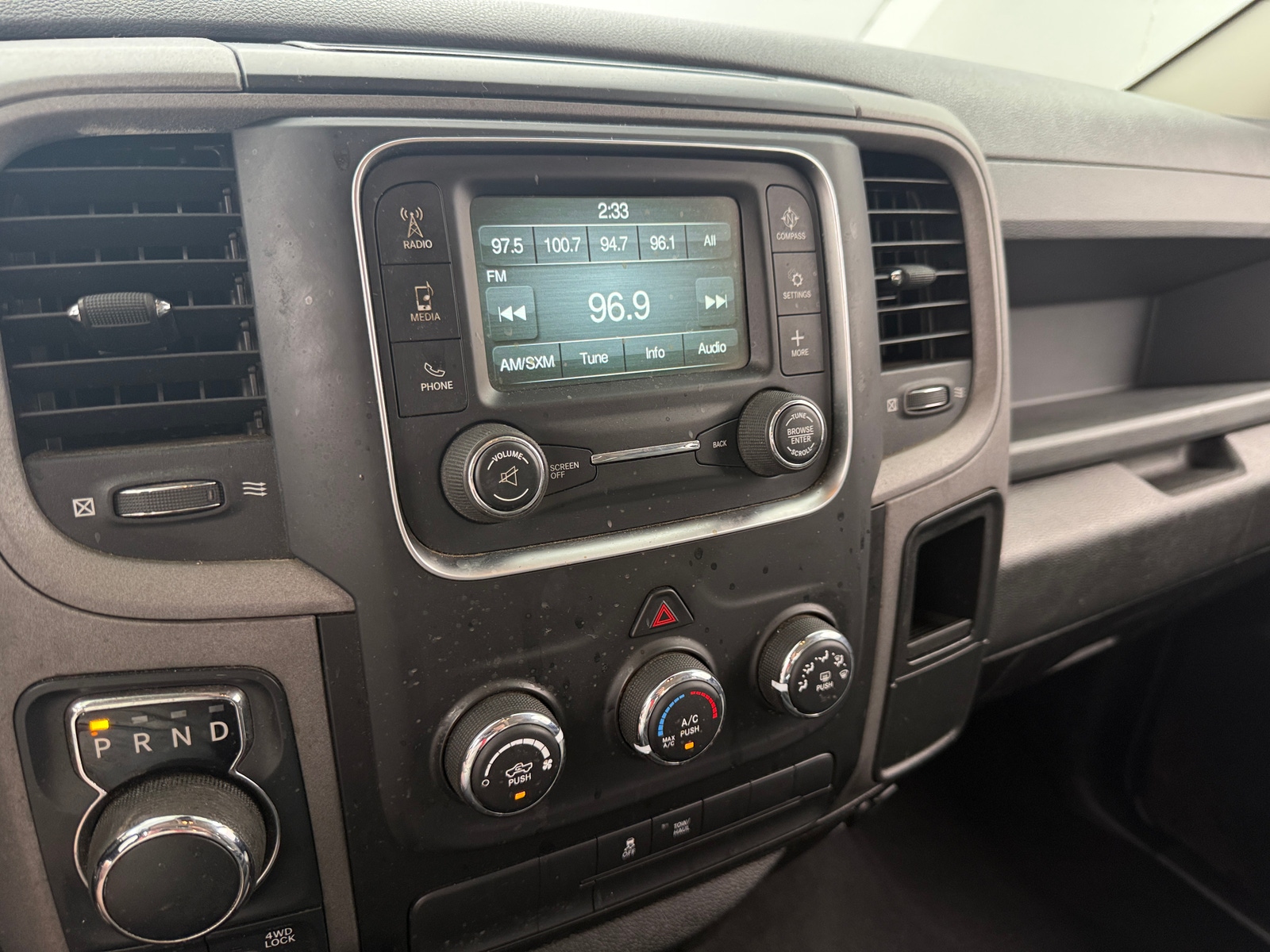 Thumbnail: 2019 RAM 1500 Classic - 3