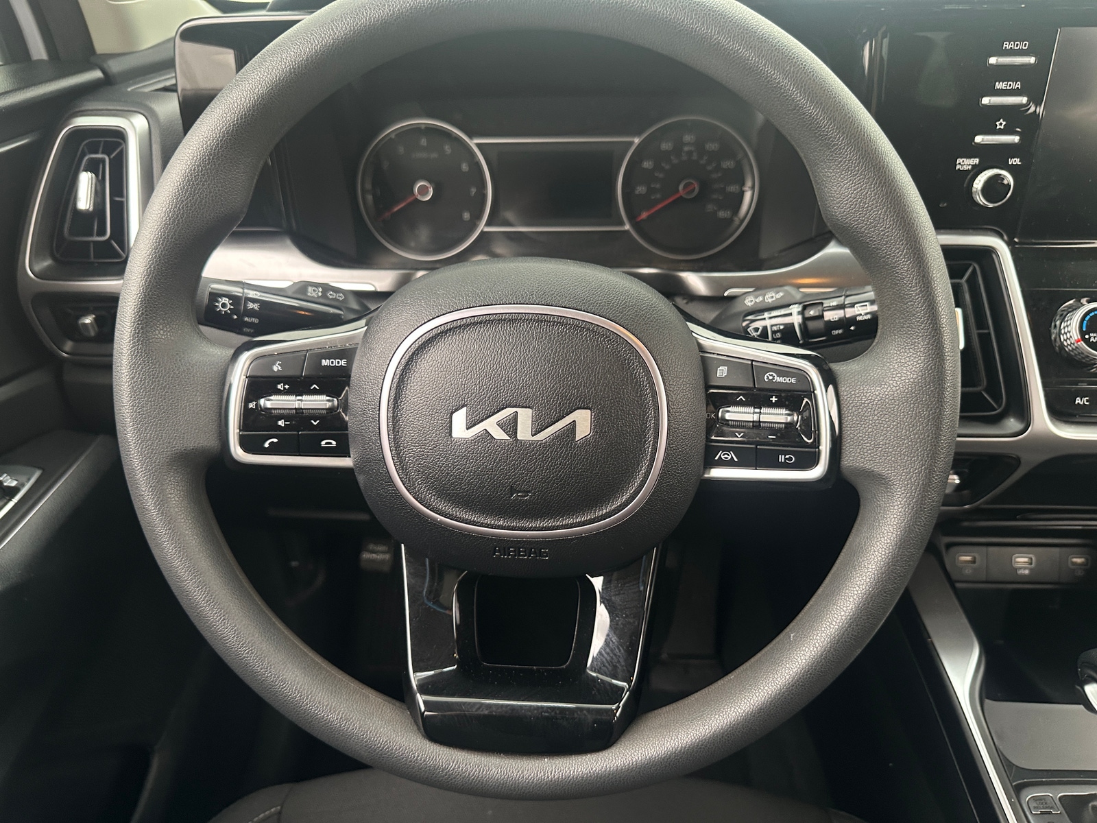 Thumbnail: 2023 Kia Sorento - 5