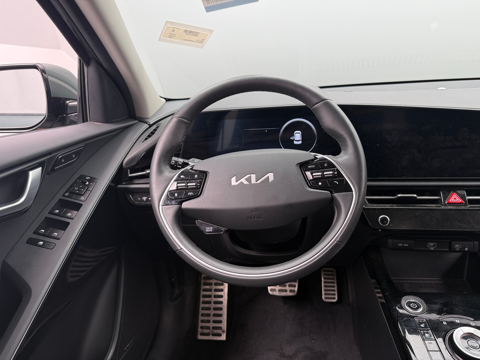 Thumbnail: 2024 Kia Niro - 4
