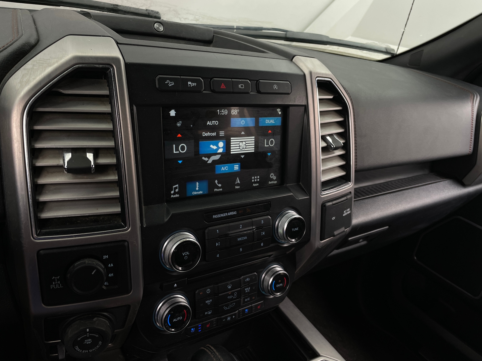 Thumbnail: 2018 Ford Econoline - 3