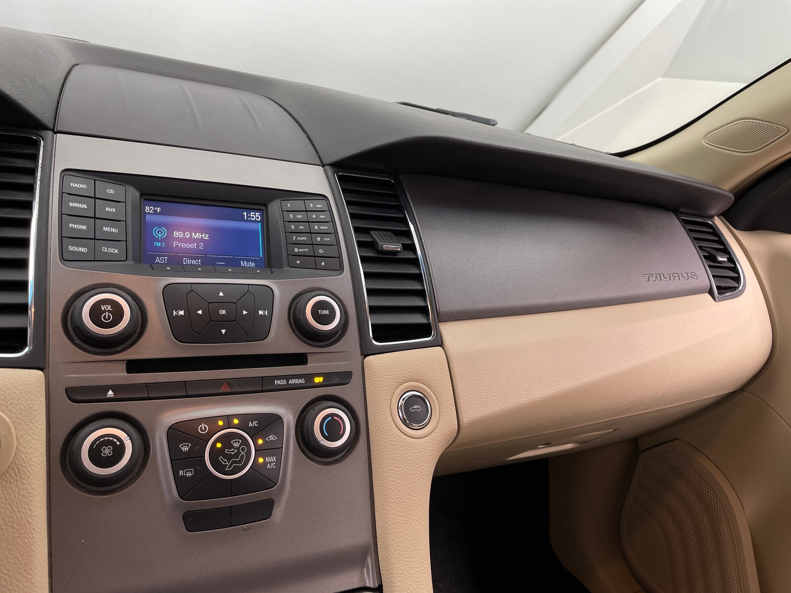 Thumbnail: 2018 Ford Taurus - 4