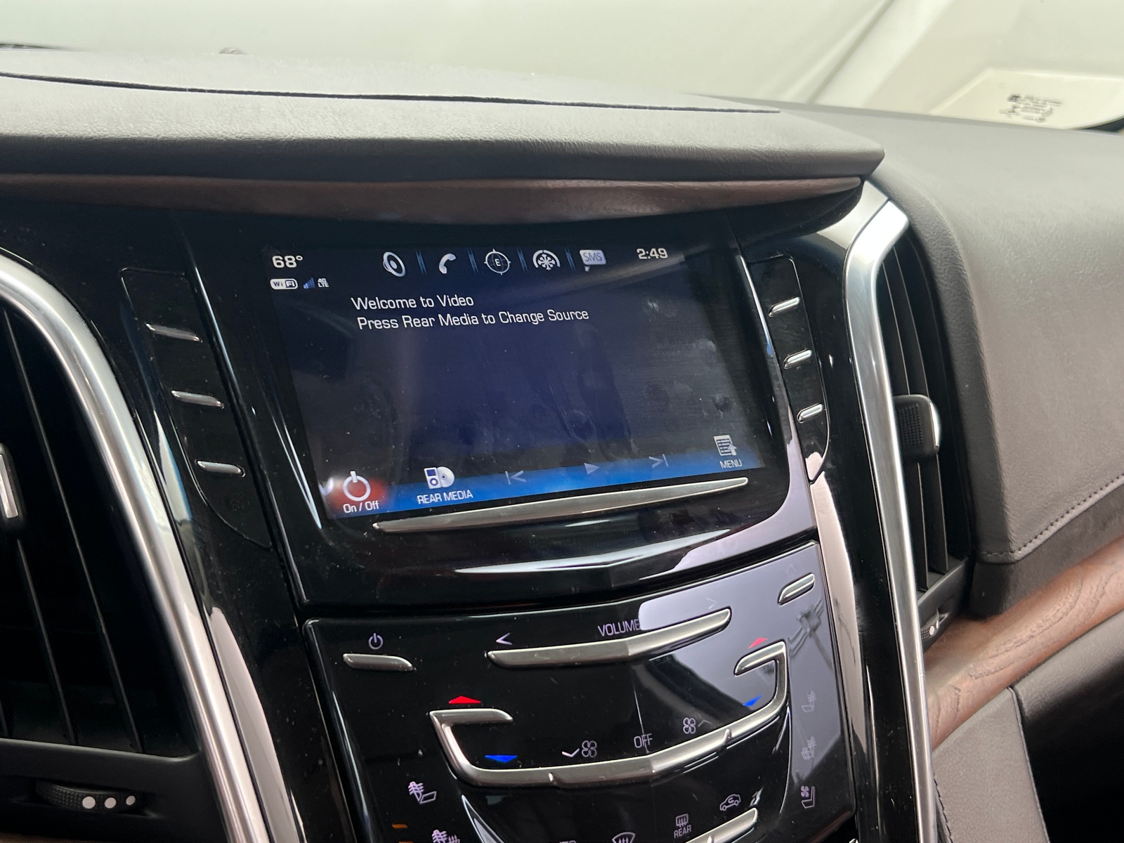 Thumbnail: 2019 Cadillac Escalade - 3