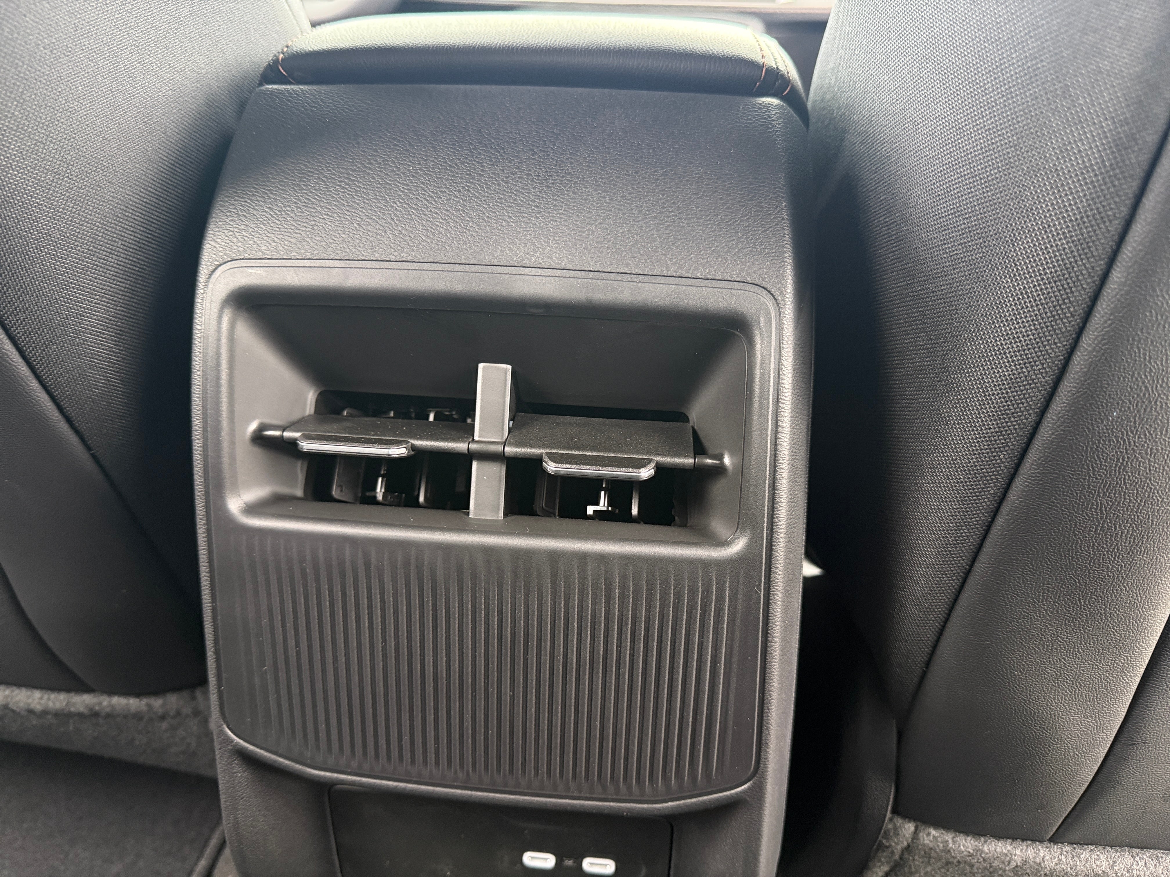 2026 Jeep Cherokee Limited HEV 4X4's photo