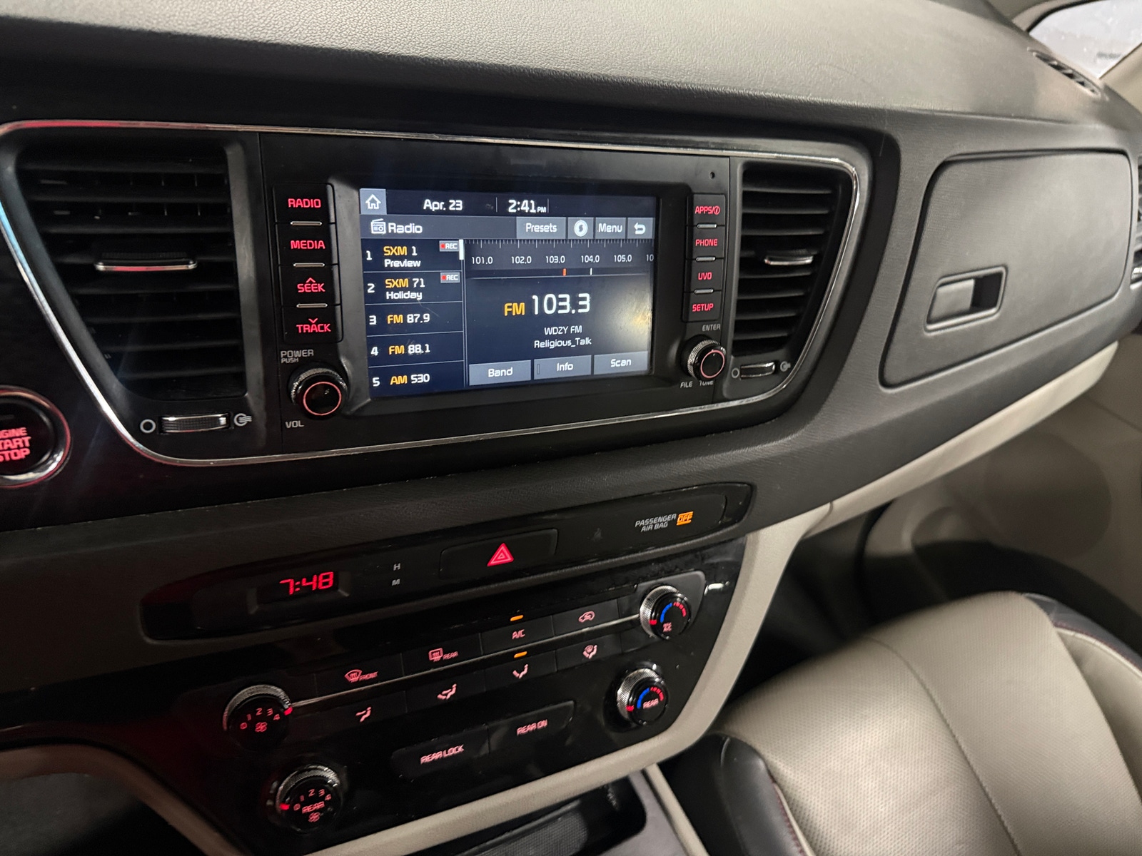 Thumbnail: 2017 Kia Sedona - 4