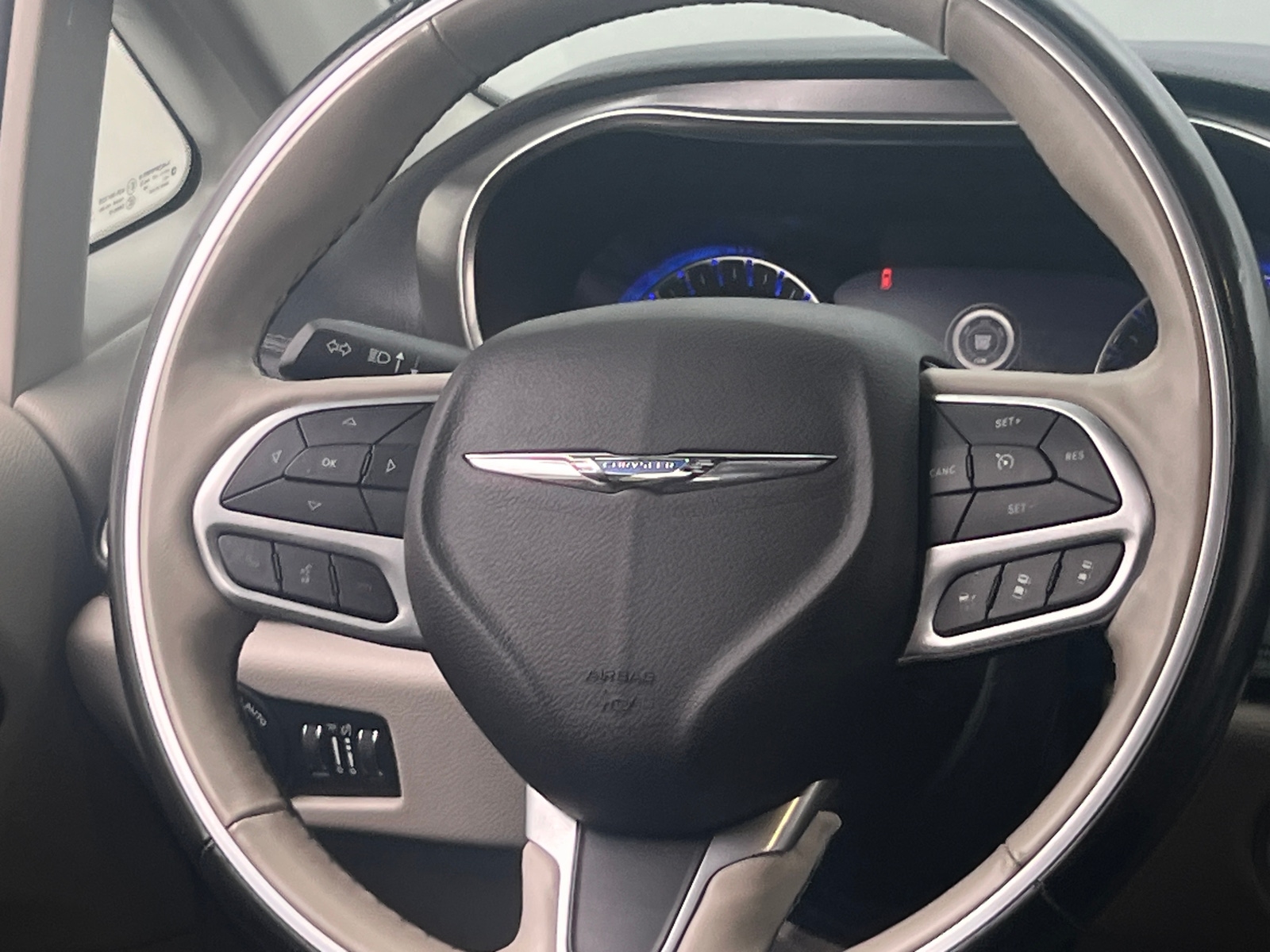 Thumbnail: 2019 Chrysler Pacifica - 4