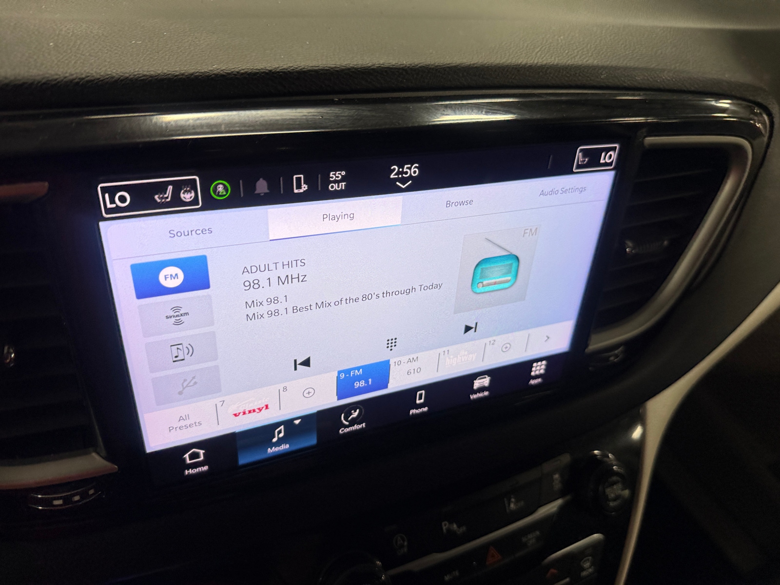 Thumbnail: 2023 Chrysler Pacifica - 3