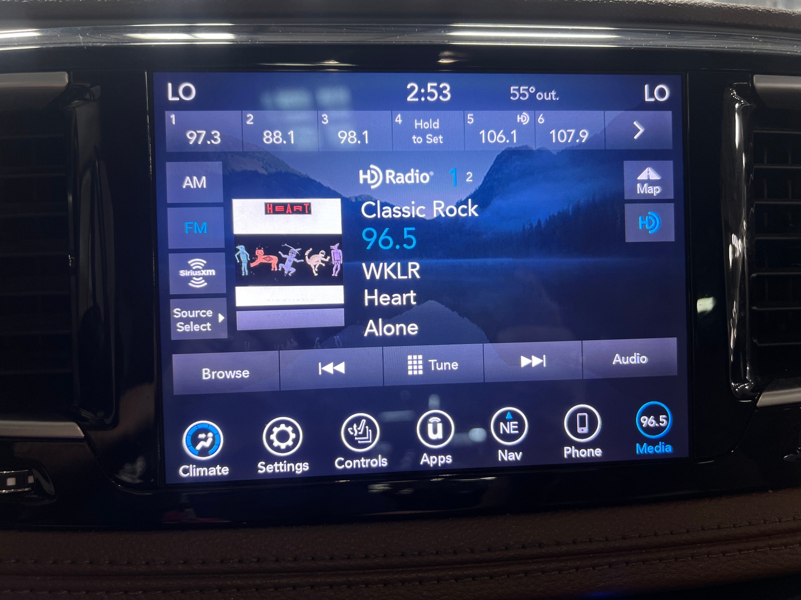 Thumbnail: 2019 Chrysler Pacifica - 3