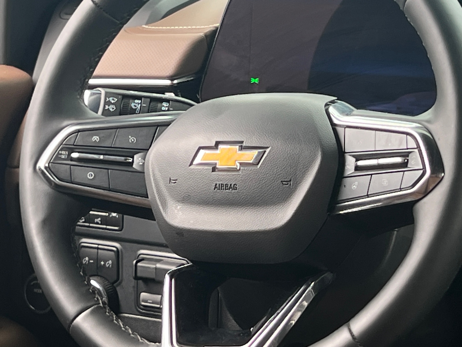 Thumbnail: 2025 Chevrolet Suburban - 4