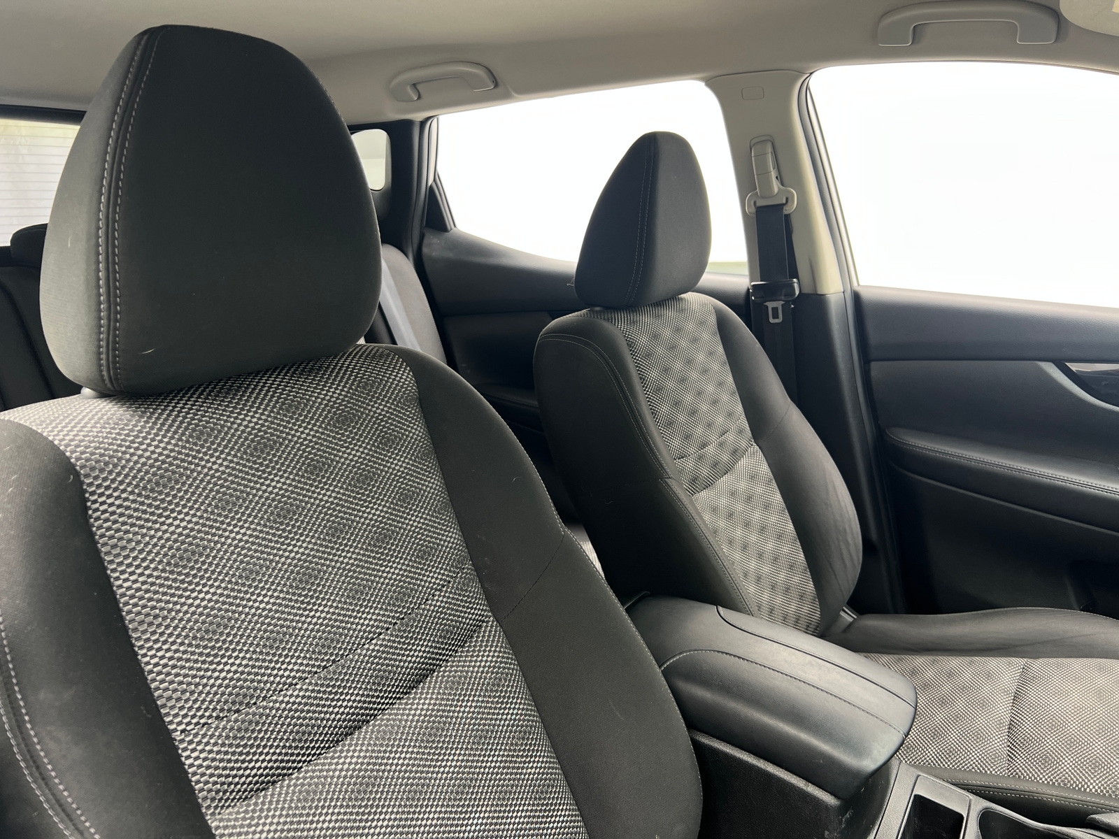 Thumbnail: 2017 Nissan Rogue Sport - 2