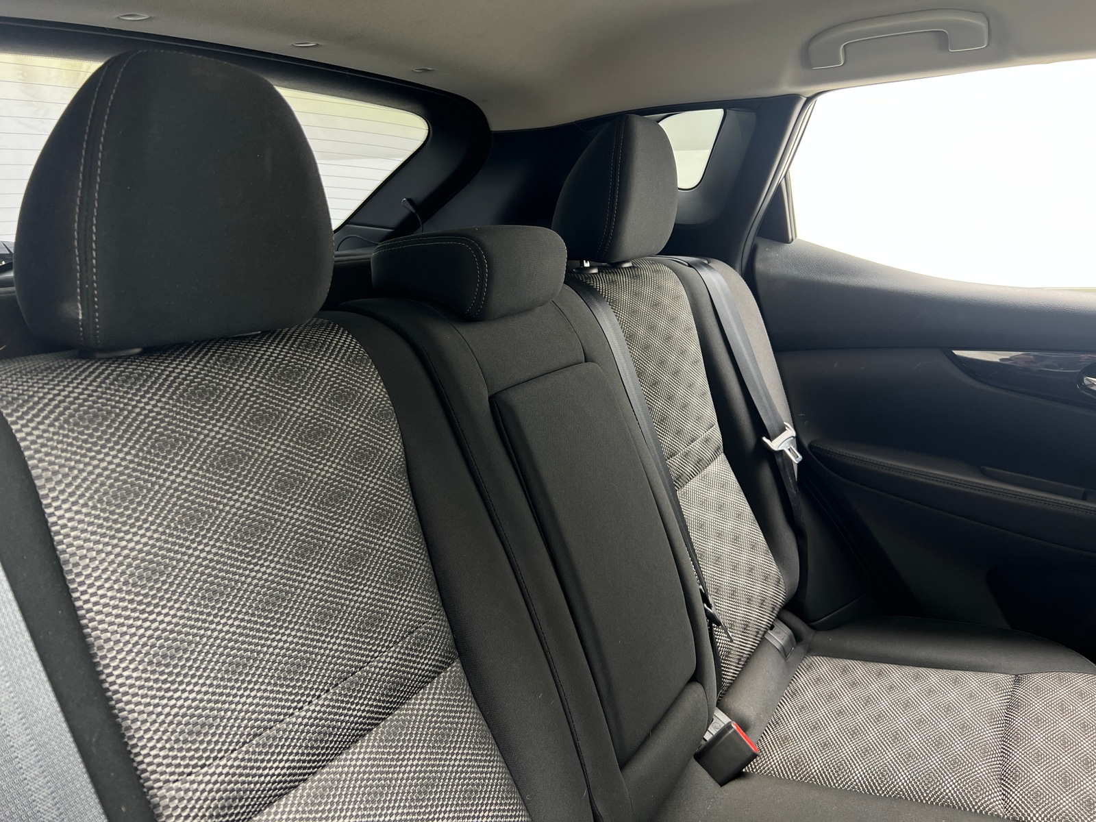 Thumbnail: 2017 Nissan Rogue Sport - 6