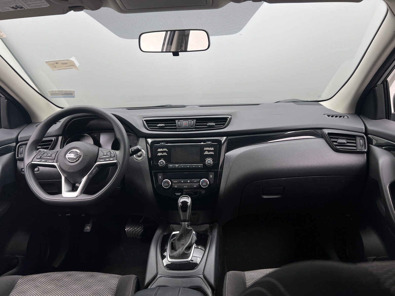 Thumbnail: 2017 Nissan Rogue Sport - 3