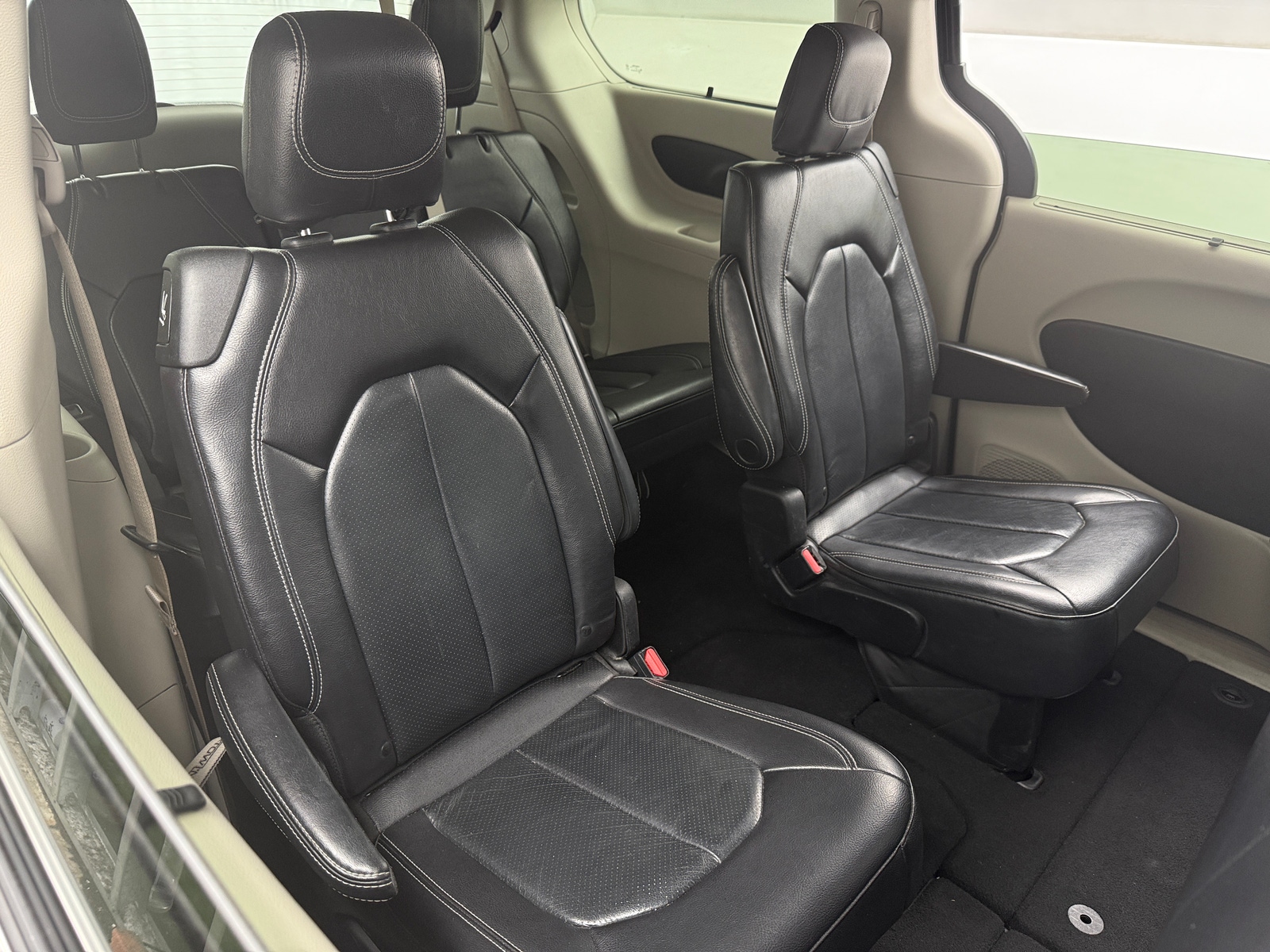 Thumbnail: 2022 Chrysler Pacifica - 5