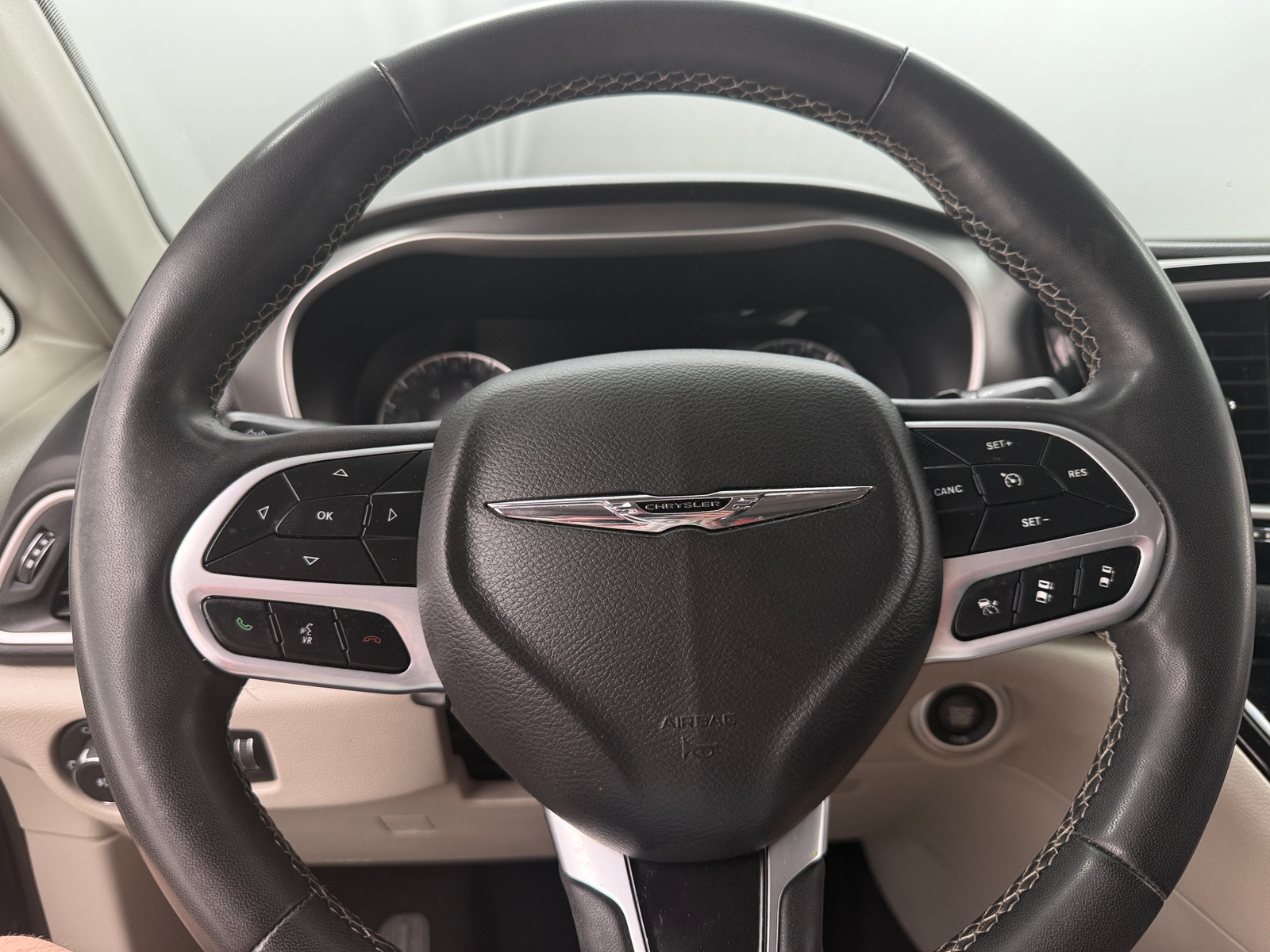 Thumbnail: 2022 Chrysler Pacifica - 4