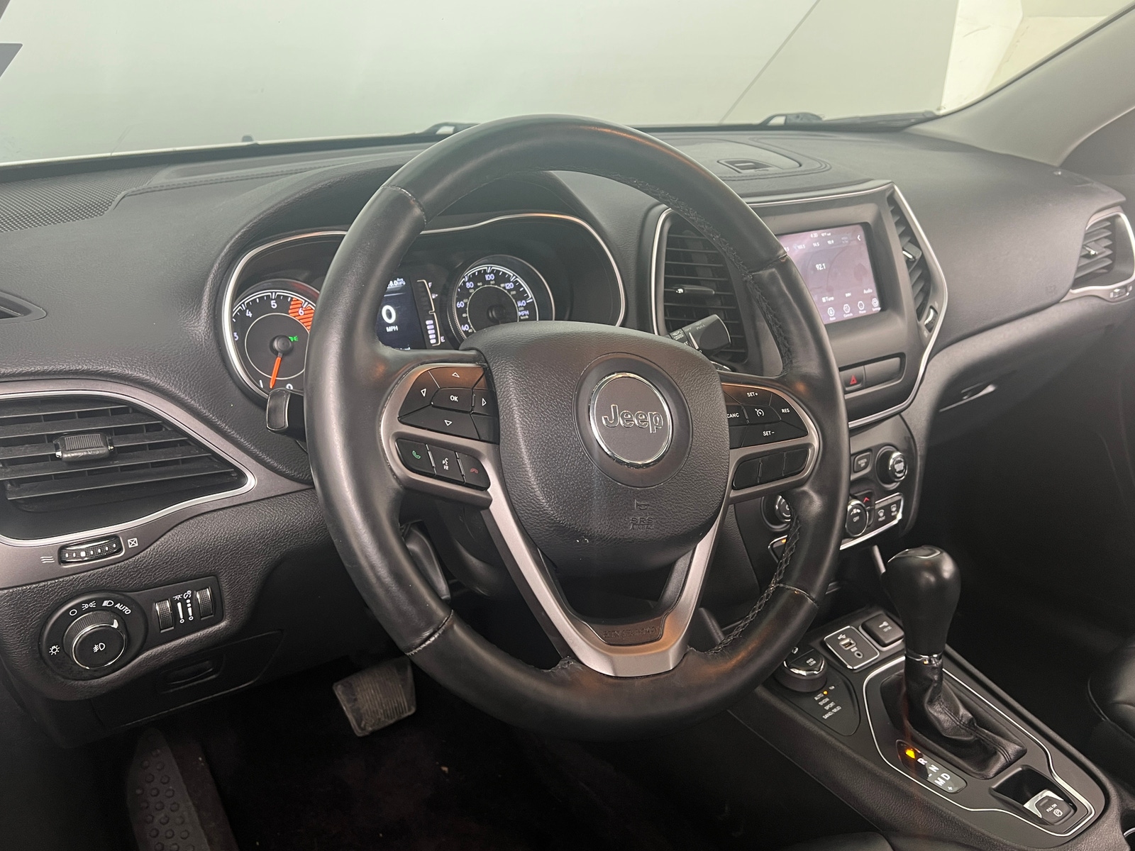 Thumbnail: 2019 Jeep Cherokee - 3