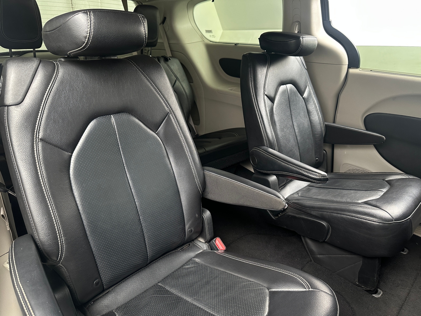 Thumbnail: 2022 Chrysler Pacifica - 5