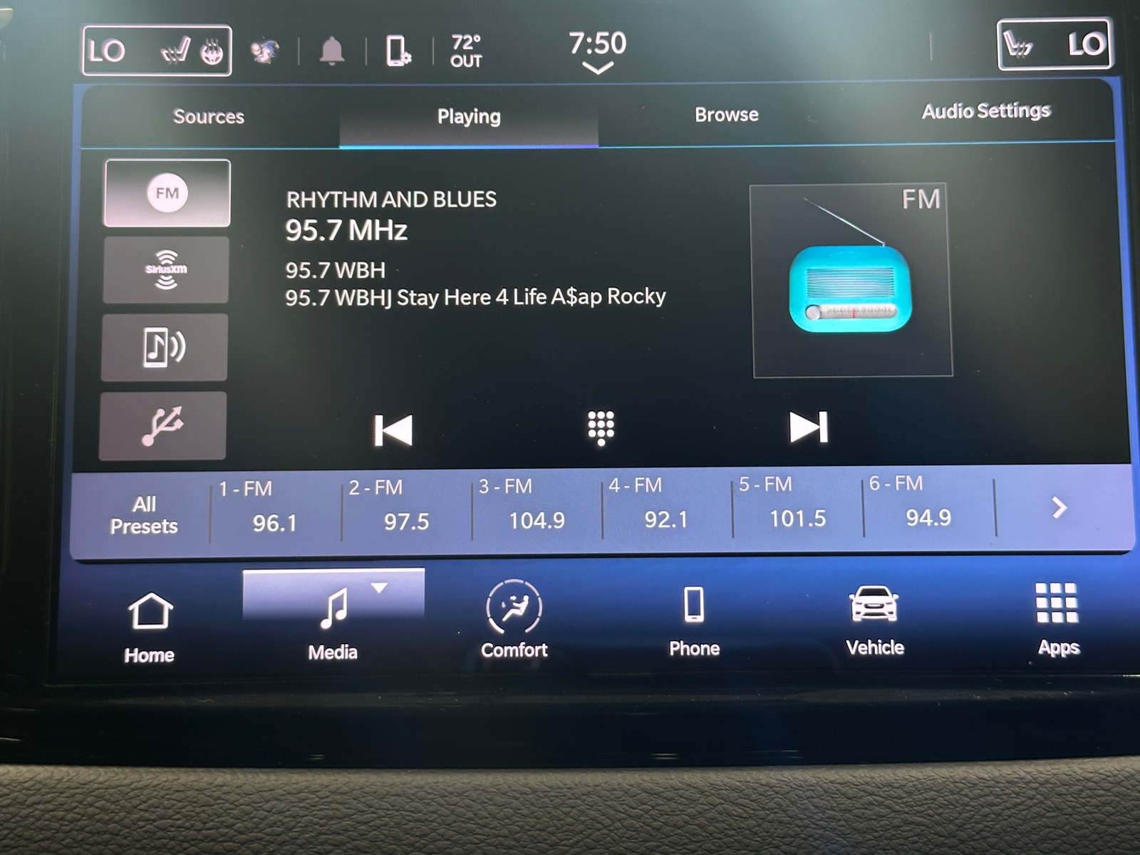 Thumbnail: 2022 Chrysler Pacifica - 3