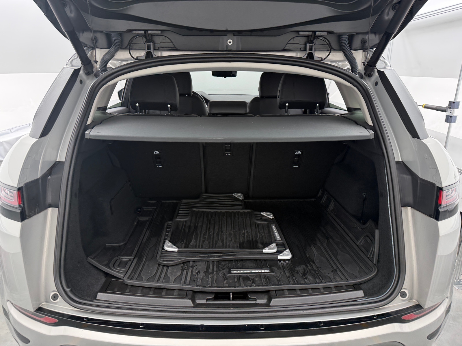 Thumbnail: 2020 Land Rover Range Rover Evoque - 6