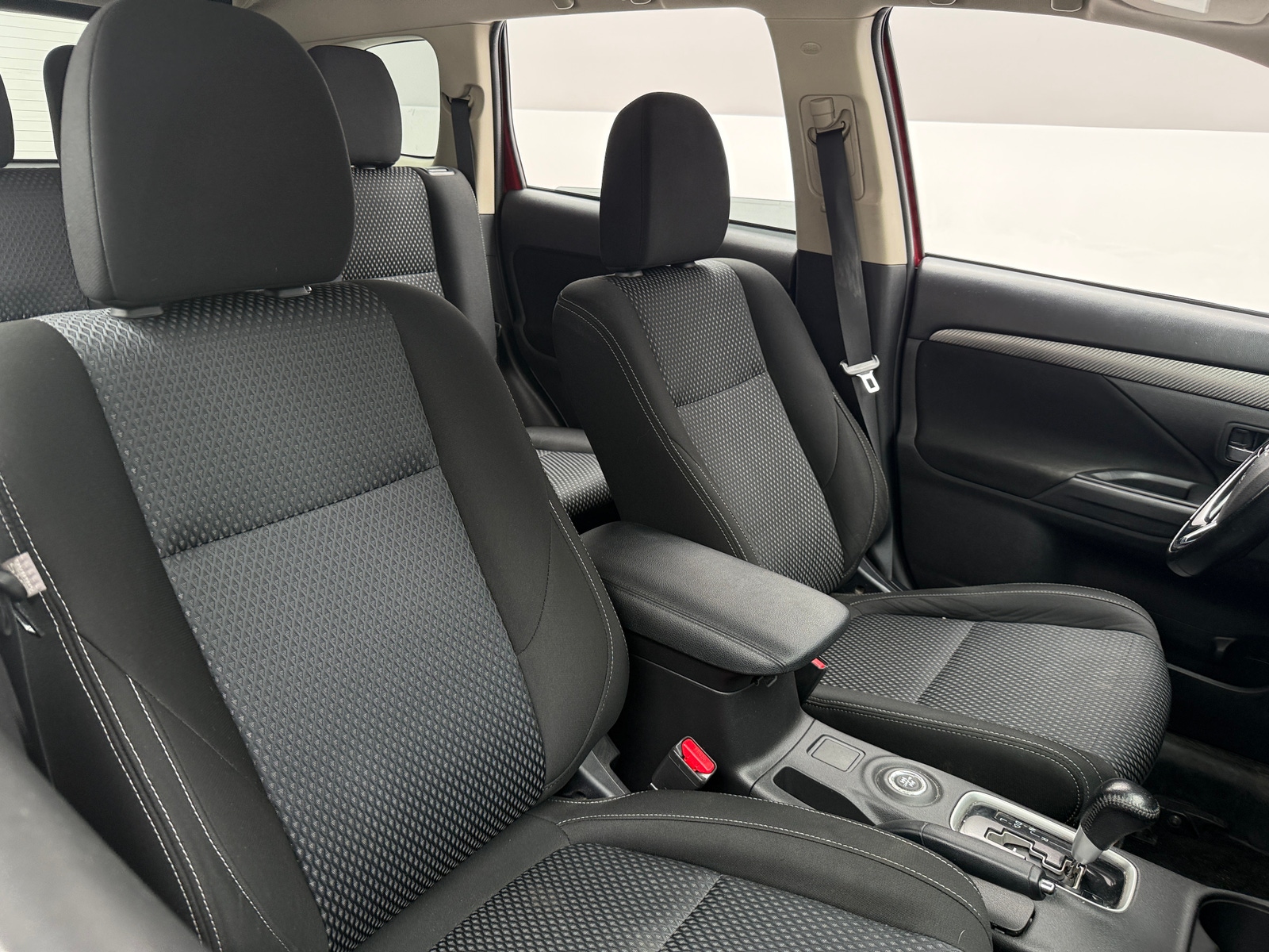 Thumbnail: 2016 Mitsubishi Outlander - 2