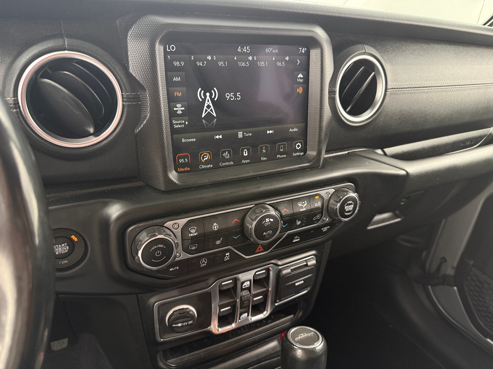 Thumbnail: 2021 Jeep Gladiator - 3
