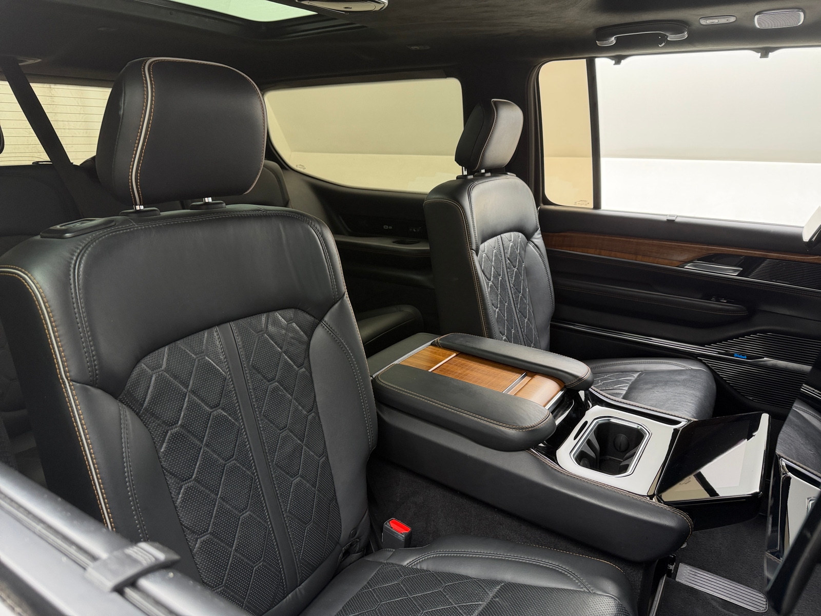 Thumbnail: 2022 Jeep Grand Wagoneer - 5