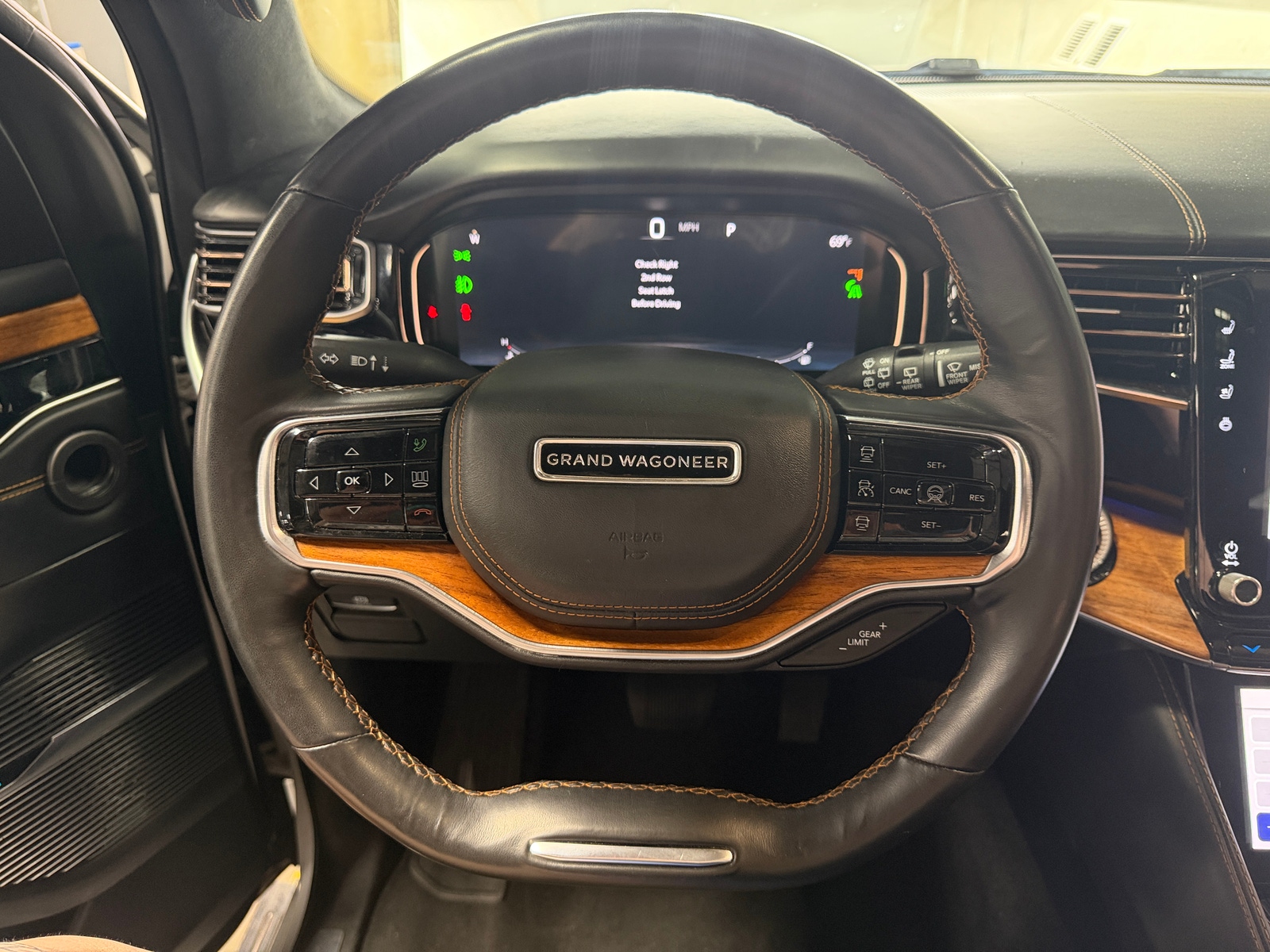 Thumbnail: 2022 Jeep Grand Wagoneer - 4