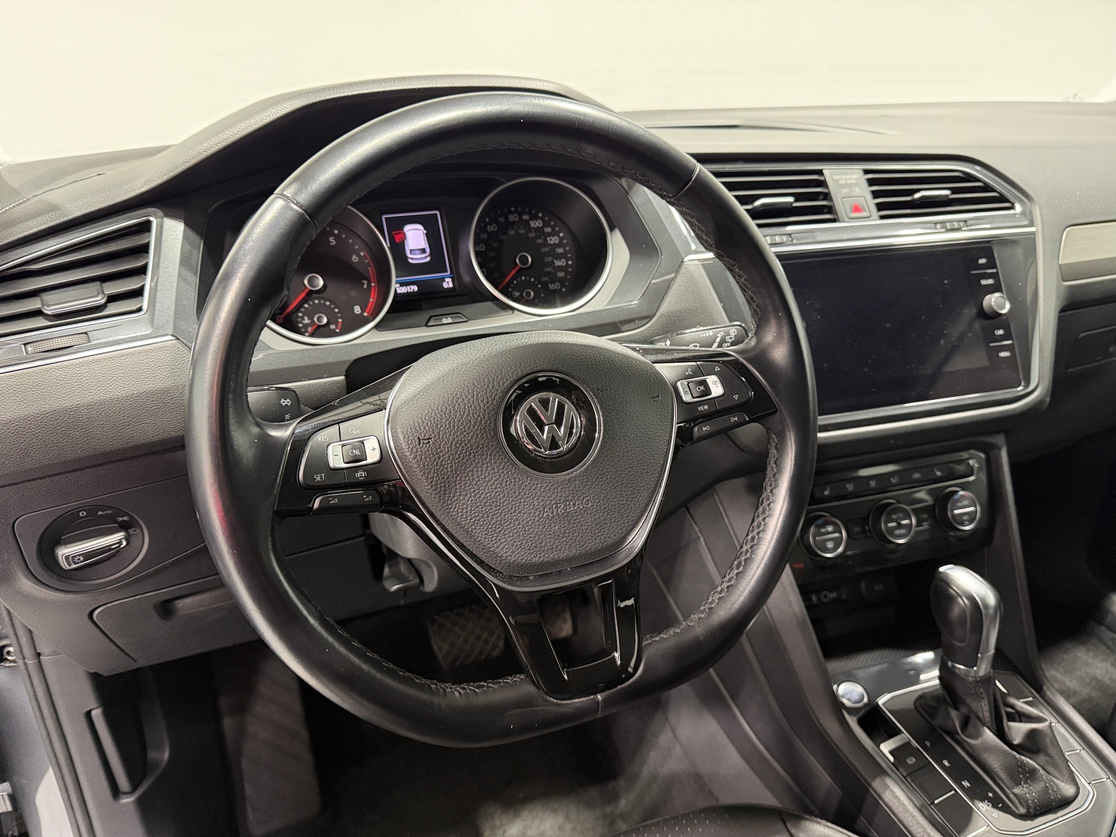 Thumbnail: 2019 Volkswagen Tiguan - 4