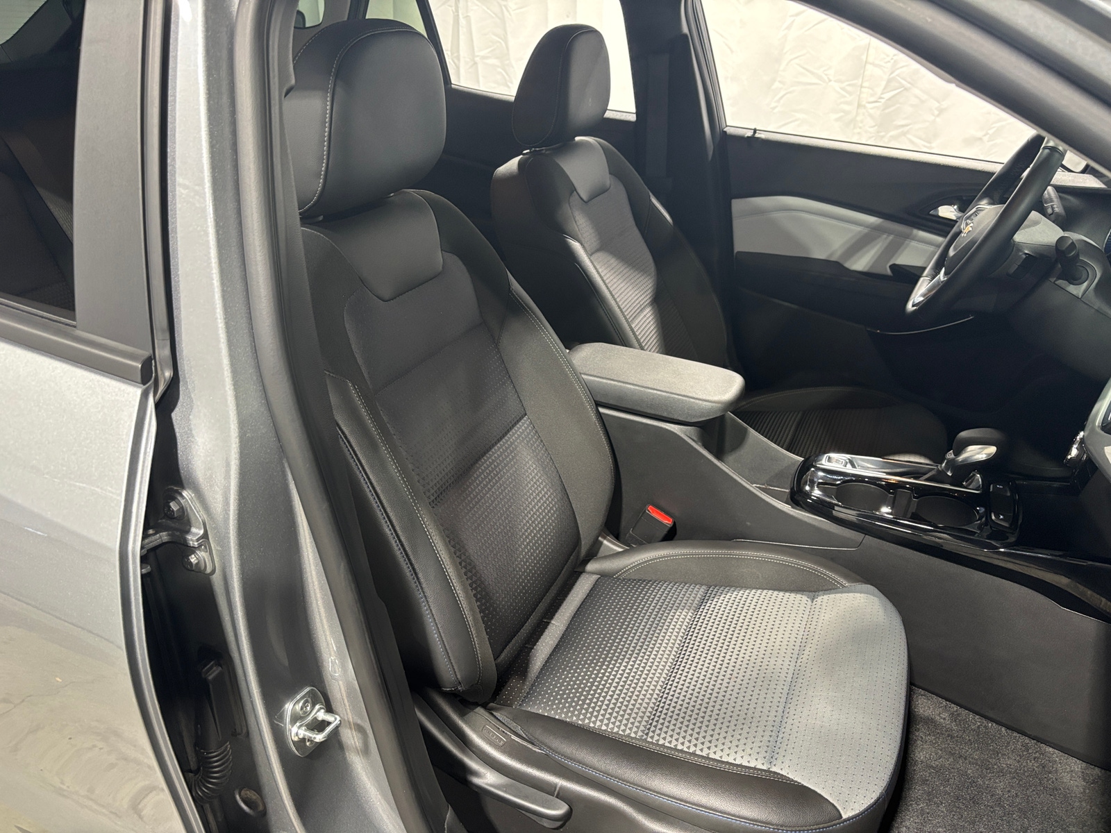 Thumbnail: 2025 Chevrolet Trax - 2