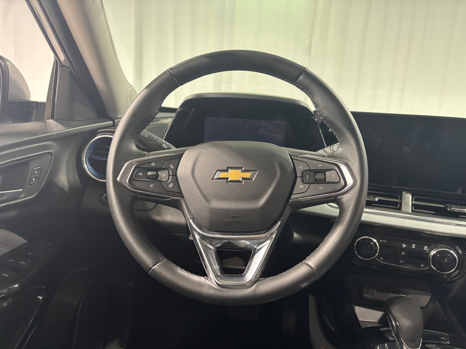 Thumbnail: 2025 Chevrolet Trax - 5