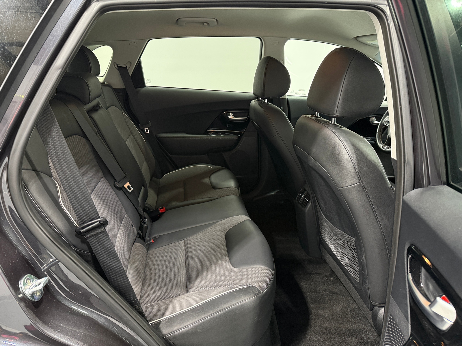 Thumbnail: 2019 Kia Niro - 6