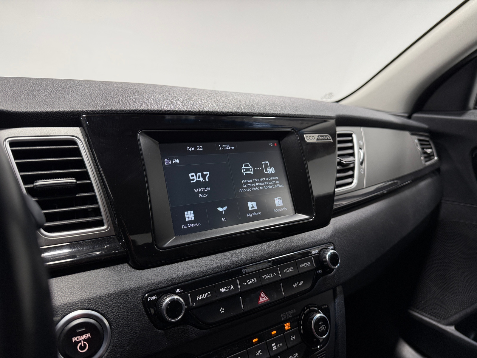 Thumbnail: 2019 Kia Niro - 4