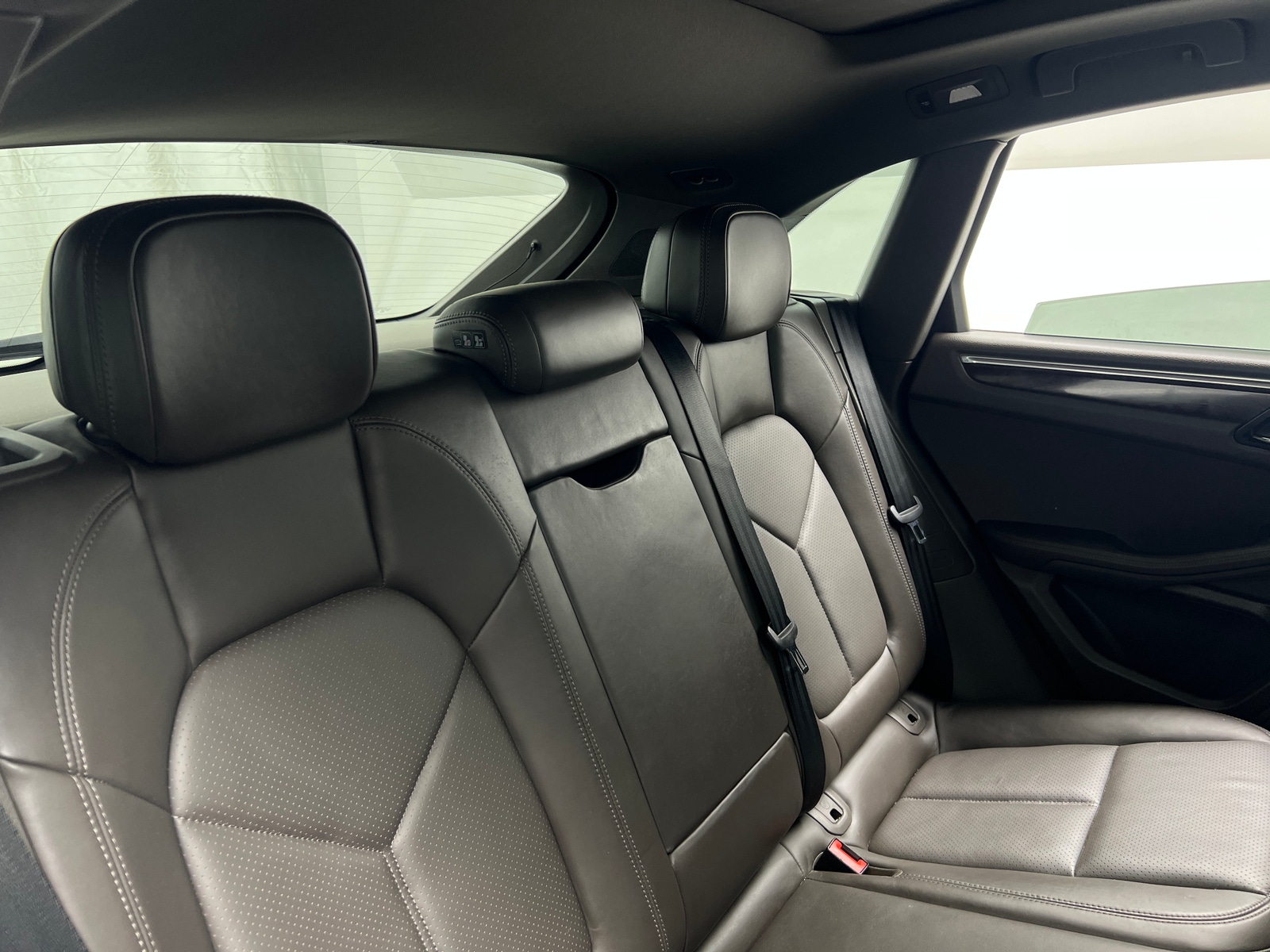 Thumbnail: 2016 Porsche Macan - 5