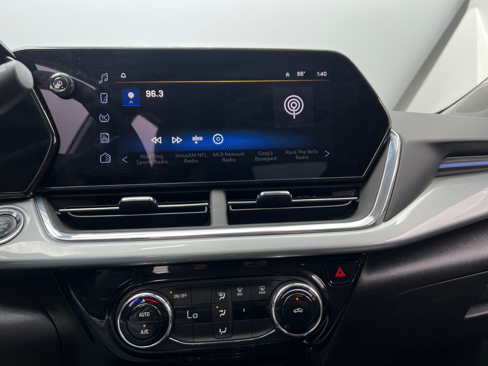 Thumbnail: 2025 Chevrolet Trax - 4