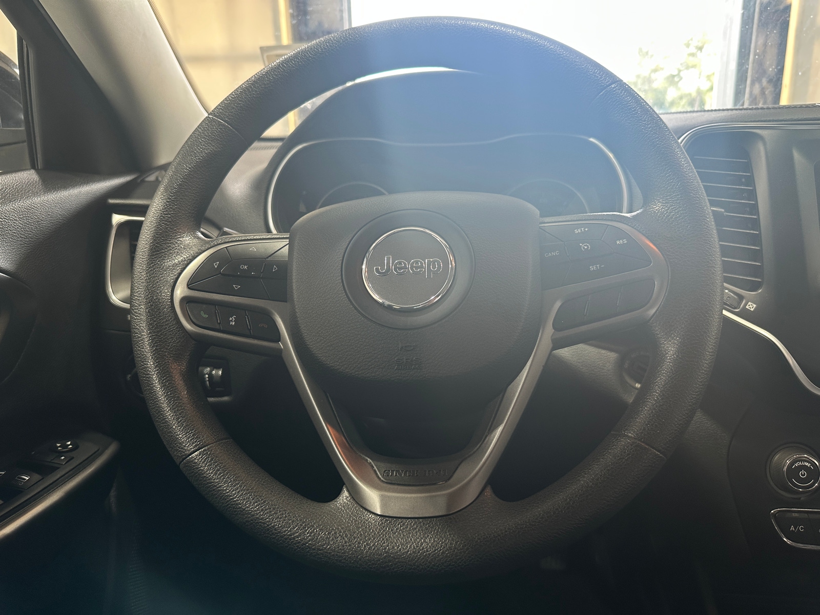Thumbnail: 2021 Jeep Cherokee - 5