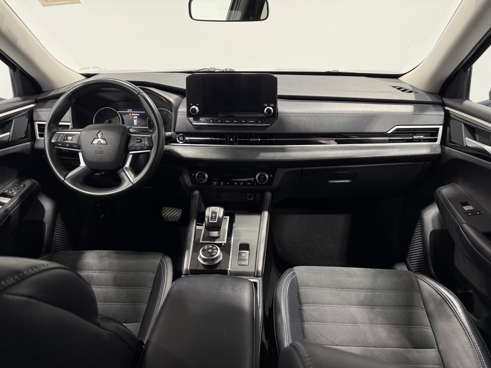 Thumbnail: 2024 Mitsubishi Outlander - 2