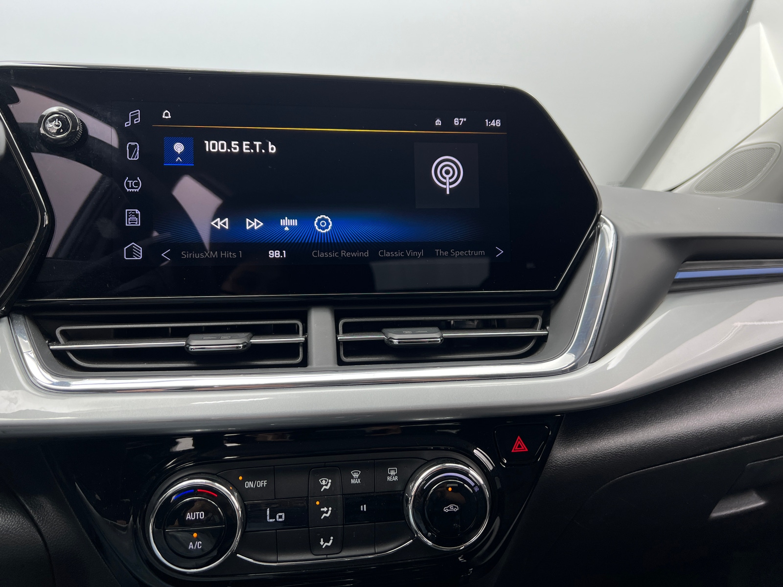 Thumbnail: 2025 Chevrolet Trax - 4