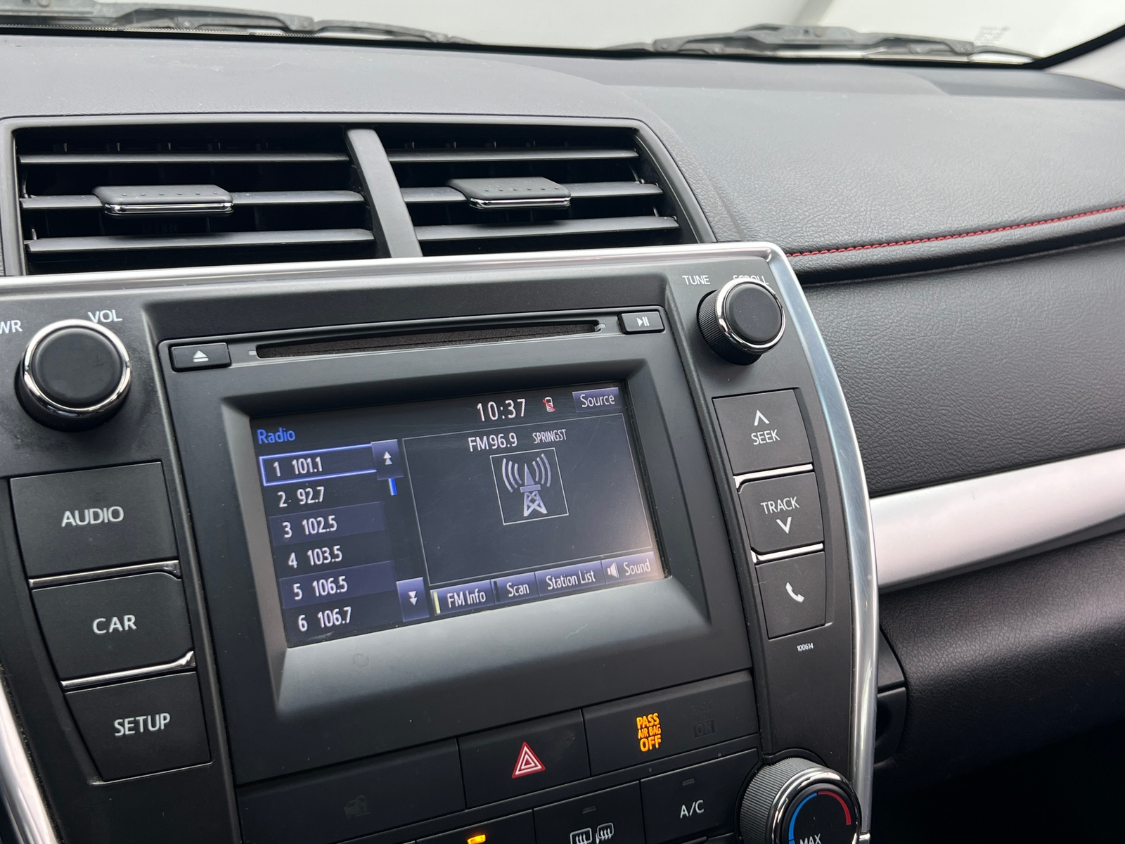 Thumbnail: 2016 Toyota Camry - 4