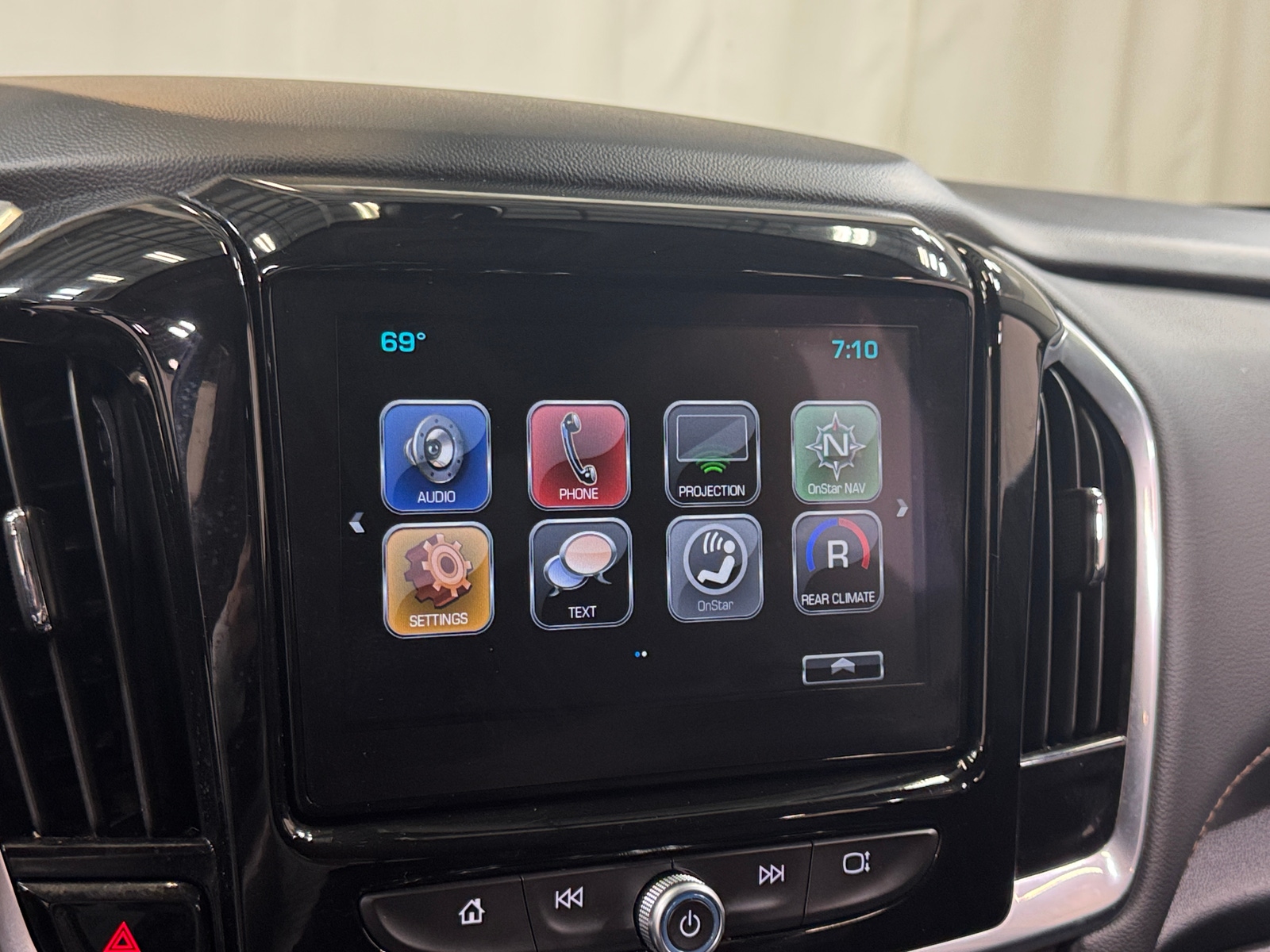 Thumbnail: 2019 Chevrolet Traverse - 4