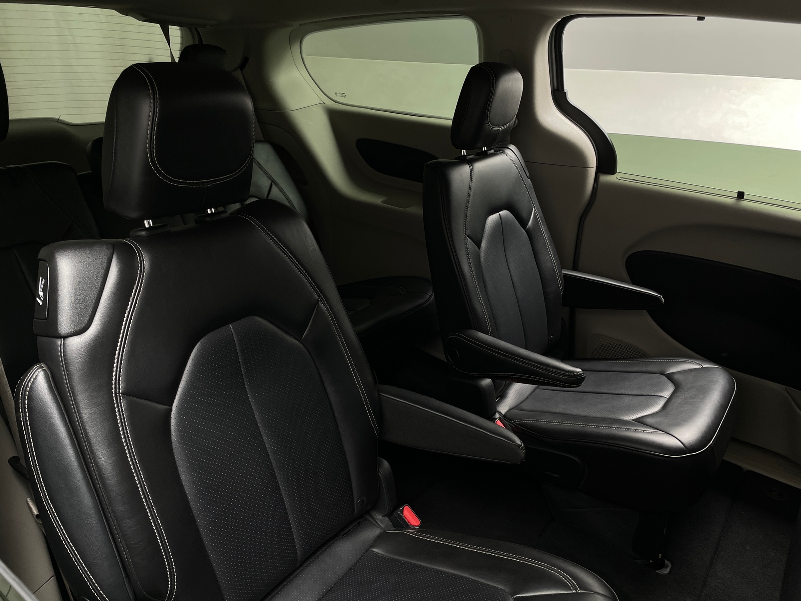 Thumbnail: 2023 Chrysler Pacifica - 5