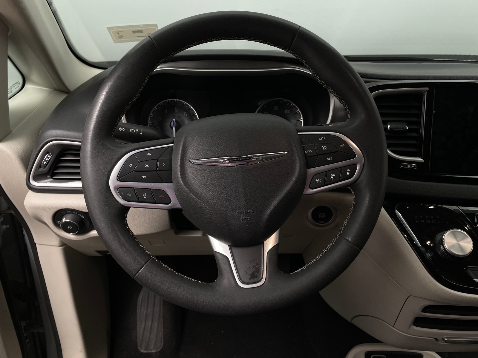 Thumbnail: 2023 Chrysler Pacifica - 4